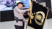Polda Kalbar Gelar Tradisi Pencucian Pataka, Simbol Penyucian Semangat Pengabdian Jelang HUT Bhayangkara ke-79