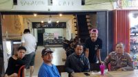 Patroli Humanis Polsek Sengah Temila Warnai Malam Cerah Bersama Warga