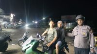 Patroli Malam, Polisi Sapa Warga dan Edukasi Pengendara demi Keamanan dan Ketertiban