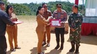 Polsek Menjalin Mengikuti Giat Deklarasi ODF (Open Defecation Free) di Desa Tempoak Kecamatan Menjalin Kabupaten Landak