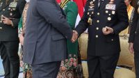 Kapolri Dampingi Presiden Prabowo Lantik 2000 Praspa TNI-Polri di Halaman Istana Merdeka