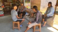 Sambang Warga, Personel Polsek Air Besar Ajak Bersama Jaga Lingkungan