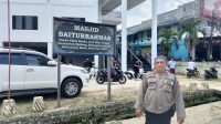 Pengamanan Sholat Jumat Oleh Polsek Ngabang Di Masjid Baiturrahman Terpantau Aman Kondusif