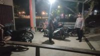 Patroli Malam Temui Warga Sedang Santai, Ini Pesan Humanis Polisi Kepada Warganya