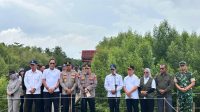 Kasdam XII/Tpr Dampingi Kapolri dan Menteri LHK dalam Kegiatan Penanaman Mangrove