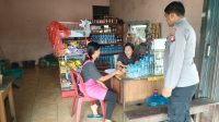 Demi Keamanan, Petugas Polsek Sengah Temila Sambangi Warga di Warung dan Berikan Himbaua