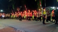 Personil Polsek Mempawah Hulu berikan Pengamanan dan Pengawalan Kegiatan Pawai Obor
