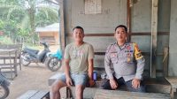 Bhabinkamtibmas Jalin Keakraban, Duduk Bersama Warga di Warung
