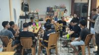 Jaga Kamtibmas dengan Cara Unik, Polisi Sengah Temila Nongkrong Bareng Warga