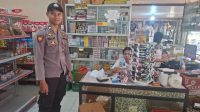 Gelar Patroli Rutin, Personel Polsek Kuala Behe Sampaiman Himbauan Kamtibmas Kepada Warga