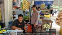 Sapa Warga di Siang Hari, Polsek Air Besar Ajak Pedagang Jaga Kamtibmas Bersama