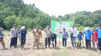 Kapolsek Menyuke Pimpin Kegiatan Penanaman Jagung 1 Desa 1 Hektar Di Desa Lintah Betung