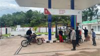 Kehangatan di Tengah Terik, Polisi Meranti Menyapa Warga Saat Patroli Siang