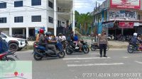 Polsubsektor Jelimpo dan Polsek Ngabang Menerjunkan Personilnya Untuk Pengamanan Ibadah Sholat Jumat di Dua Masjid Berbeda