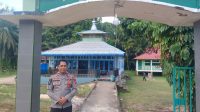 Polsek Menjalin Lakukan Pengamanan Sholat Jumat