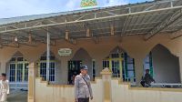 Wujud Pelayanan Kepolisian, Polsek Kuala Behe Amankan Ibadah Jumat di Masjid Nurul Iman