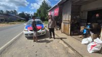 Polisi Menyapa Warga Saat Patroli Siang, Keamanan Wilayah Mandor Terjaga