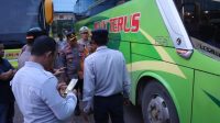 Jelang Libur Nataru, Kapolres Melawi dan Wakil Bupati Lakukan Ramp Check Bus di Terminal Sidomulyo