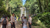 Di Tengah Liburan Warga, Satgas Preemtif Edukasi Keselamatan di Air Terjun Setegung
