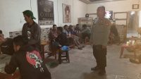 Patroli Malam Humanis, Polisi Sambangi Warga yang Nongkrong di Warung Kopi