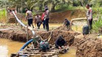 Polsek Sekayam Tertibkan PETI di Sungai Kayan, Enam Mesin Domfeng Dimusnahkan