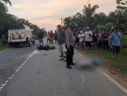 Motor Tabrak Truk Boks di Tikungan Jalan Trans Kalimantan, Pengendara Meninggal Dunia