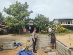 Di Balik Seragam, Polisi Jadi Sahabat Tukang Bangunan