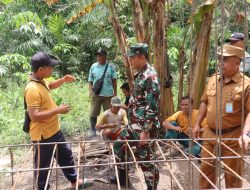 Danrem 121/Abw Tinjau Pembangunan Jembatan Perintis Garuda di Desa Sotok  ‎
