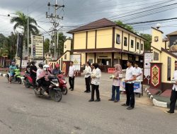Sat Reskrim Polres Sanggau Berbagi Takjil, Tebar Kepedulian kepada Pengguna Jalan di Bulan Ramadhan