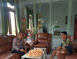 Cara Humanis Polsek Sebangki Jaga Kamtibmas, Kanit Binmas Silaturahmi ke Rumah Warga