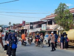300 Takjil Dibagikan Pelajar di Sekayam, Polsek Pastikan Kegiatan Aman dan Lancar