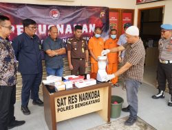 Polres Bengkayang Musnahkan Sabu 10,04 Gram Hasil Tangkapan Dari Dua Pengedar Asal Pontianak.