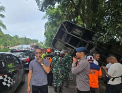 Bus Diduga Alami Rem Blong, Kecelakaan di Turunan Penyeladi Sanggau Tewaskan Satu Penumpang dan Lukai Puluhan Orang