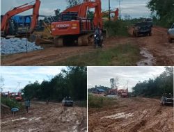 Jalan Depan Pondok Bupati Hancur, Alat Berat Menganggur Tak Difungsikan   