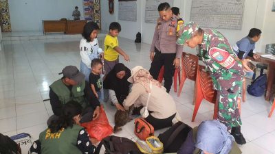 Vaksinasi Massal HPR di Entikong, Bhabinkamtibmas Dampingi Upaya Tekan Risiko Rabies