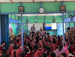 Edukasi Sejak Dini, Polisi Ajarkan Kejujuran dan Disiplin di SDN 04 Seribot