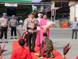 Tradisi Adat Warnai Penyambutan Kapolres Baru, Polres Sanggau Teguhkan Semangat Pengabdian