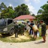 Kodim 1204/Sanggau Salurkan 5.000 Liter Air Bersih untuk Warga Desa Entakai Melalui Program TNI Manunggal Air Bersih
