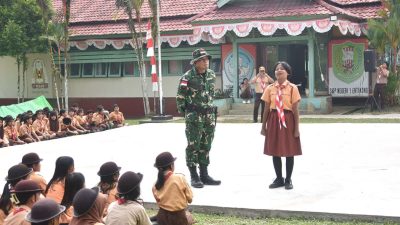 Satgas Pamtas RI-Malaysia Yonarmed 19/Bogani Tanamkan Disiplin dan Jiwa Kepemimpinan kepada Pelajar SMPN 1 Entikong