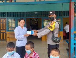Antisipasi Dampak Kemarau, Polsek Jangkang Bagikan Masker kepada Pelajar