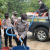 Ringankan Kebutuhan Warga Saat Kemarau, Polres Sanggau Distribusikan 2.000 Liter Air Bersih