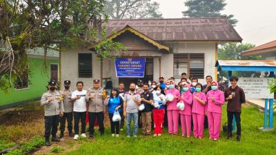 Peduli Warga di Tengah Kabut Asap, Karang Taruna Kembayan Bagikan 2.000 Masker