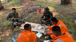 Koramil 1204-18/Nanga Mahap Bersama Yonif TP 538/Arya Tada Padamkan Karhutla di Desa Tembaga