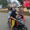 Asap Karhutla Berdampak pada Kualitas Udara, Polsek Entikong Turun Bagikan Masker