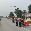 Bentuk Kepedulian kepada Warga, Polsek Entikong Bagikan Masker Gratis, Warga sangat senang.