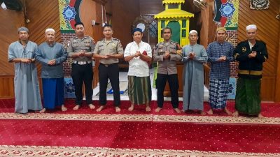Subuh Keliling Polsek Tayan Hilir Perkuat Kedekatan Polisi dan Masyarakat